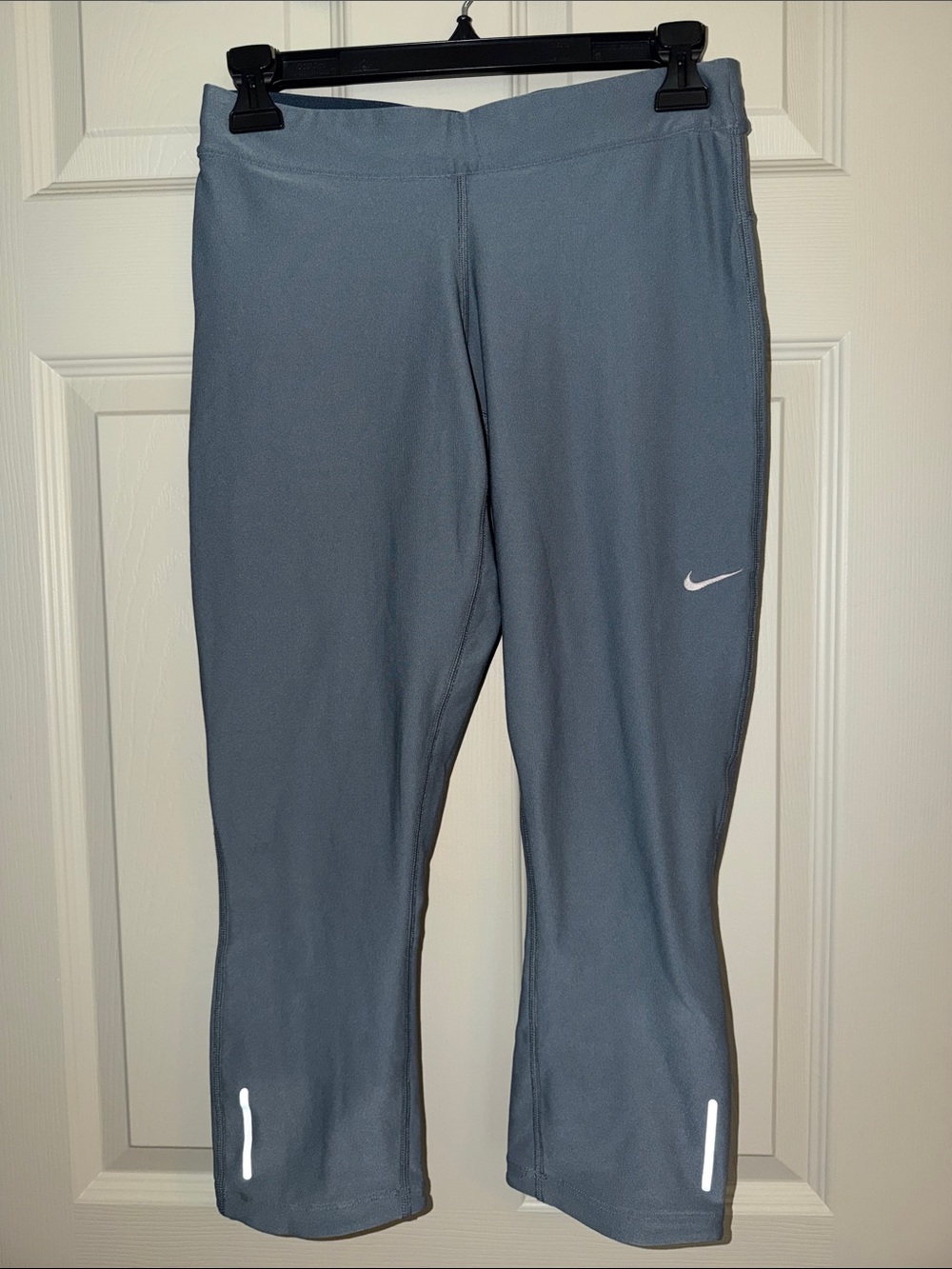 Nike Dri-FIT Women’s Medium Cropped Capri Leggings Gray Reflective Running